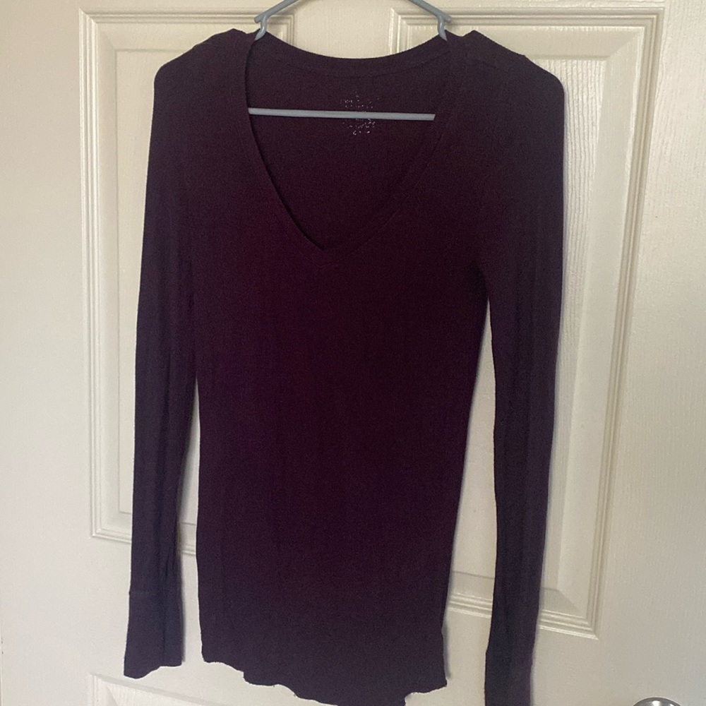 Long sleeve V-neck shirt maroon size medium